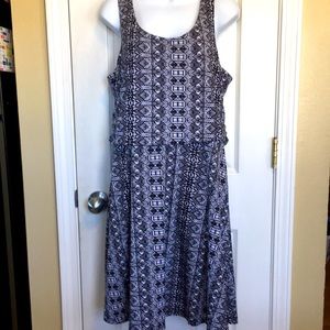 Black/white patterned flowy dress